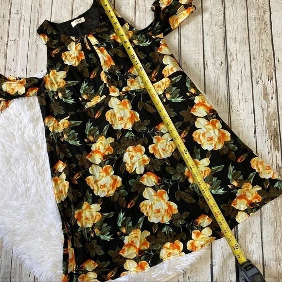 Umgee Cold Shoulder Floral Dress Size Small - Picture 7 of 8